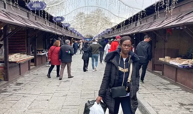 Bu pazarın tüm geliri depremzedelere verilecek