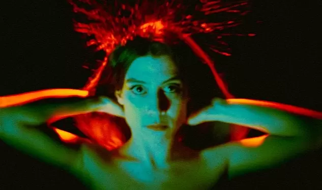 Karanlıkta Kadınlar Sarı Görünür, tiyatroseverler ile buluşmaya devam ediyor