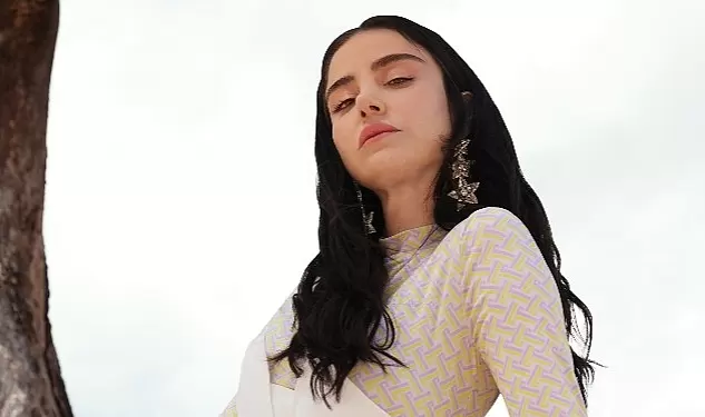 Özge Gürel, ‘Aşk, Hayatımıza Gerçekten Sihir Katıyor ve Sadece İkili İlişkilerde İndirgenmesi Haksızlık’