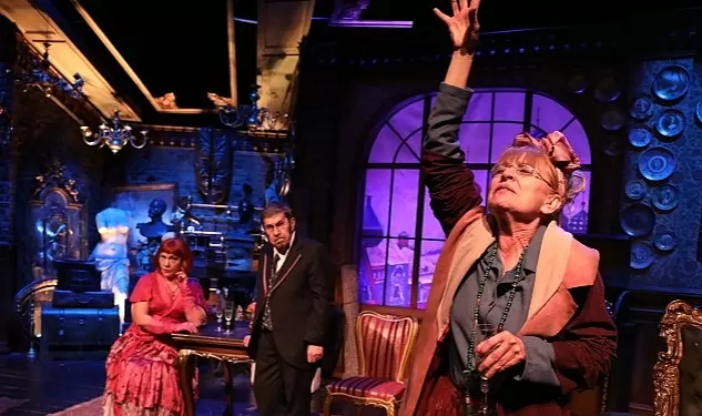 Yaşlılığa Gülümseyerek Bakmanın Oyunu ‘Gidiş Dönüş Moskova’ (Retro)