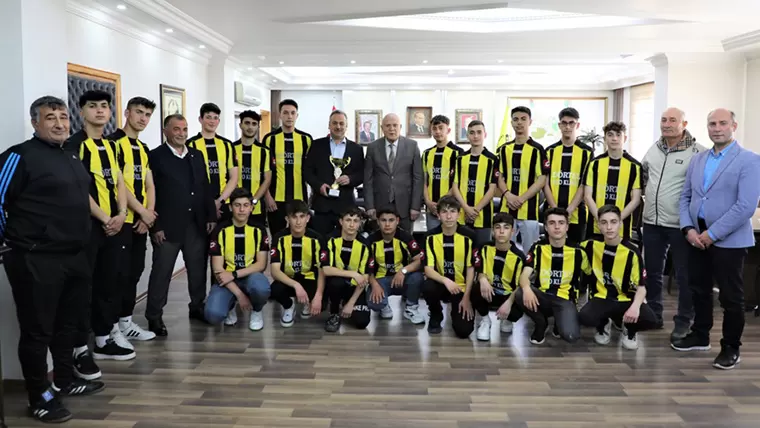 Bayburt Belediyespor’dan U17 ve U18 lig şampiyonluğu