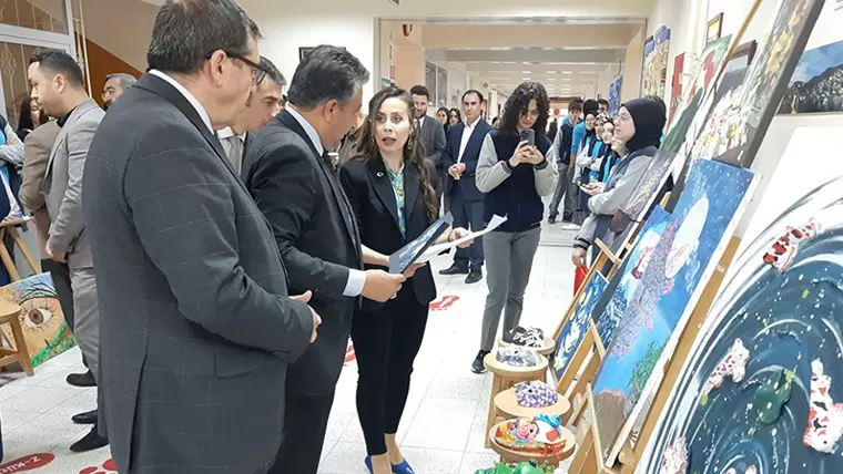 Bayburt Fen Lisesi’nde ‘görsel sanatlar sergisi’ açıldı
