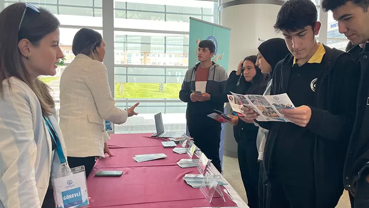 Bayburt Üniversitesi, Erzincan’daki Tanıtım Fuarında Aday Öğrencilerle Buluştu