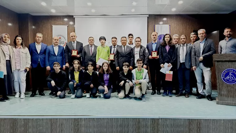 Bayburt’ta Bilim Olimpiyatlarında okullar ve öğrenciler ödüllerine kavuştu