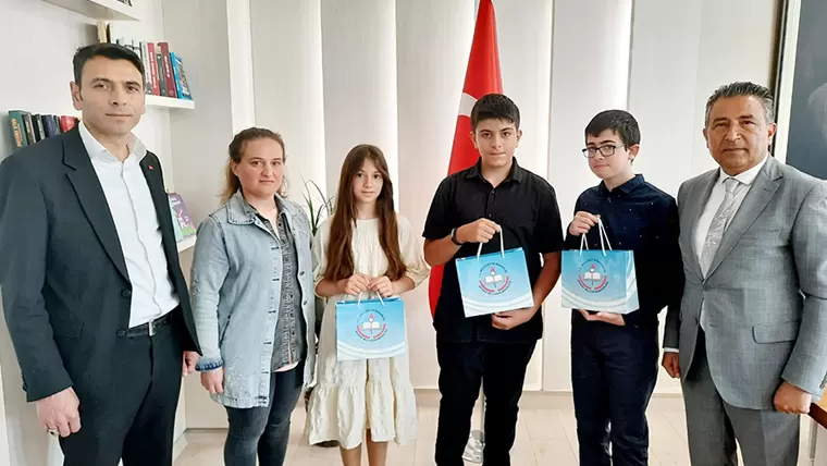 Bayburt’ta Karikatür Yarışmasında Dereceye Giren Öğrenciler Ödüllendirildi
