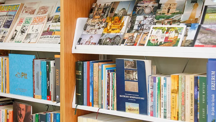 Sayıştay Üyesi Hicabi Dursun’dan Bayburt Üniversitesi’ne Koleksiyon Bağışı