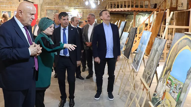 Bayburtlu sanatçılardan Taşhan’da karma resim sergisi