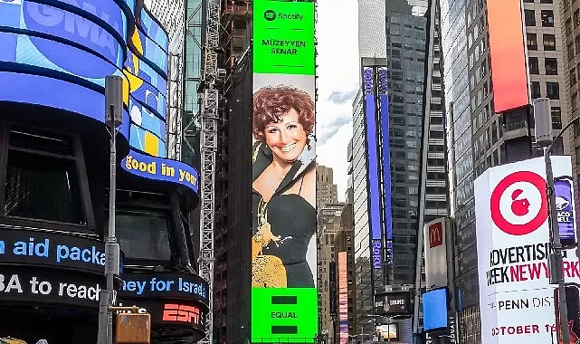 Cumhuriyet Divası Müzeyyen Senar, New York Times Square’de
