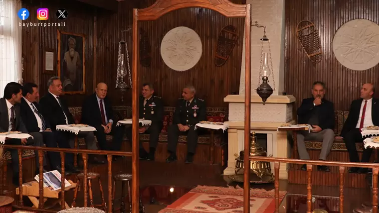 Başkan Pekmezci ve belediye meclis üyelerinden ‘Garnizon ziyareti’