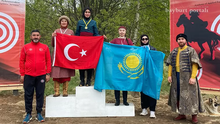 Sümeyye Üçüzler, Rusya’da Atlı Okçulukta 1 altın, 1 gümüş madalya kazandı