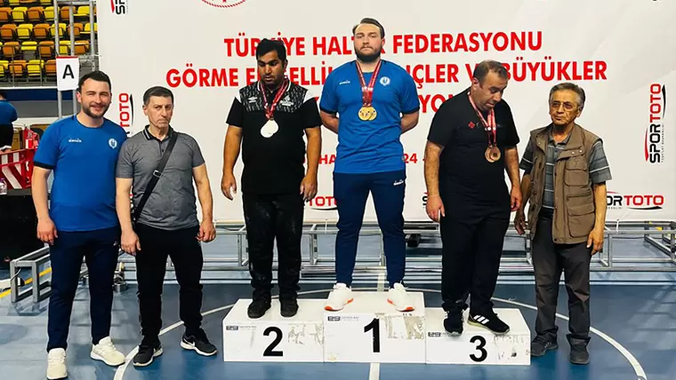Muhammet Şimşek, halterde 5 Türkiye rekoru kırdı