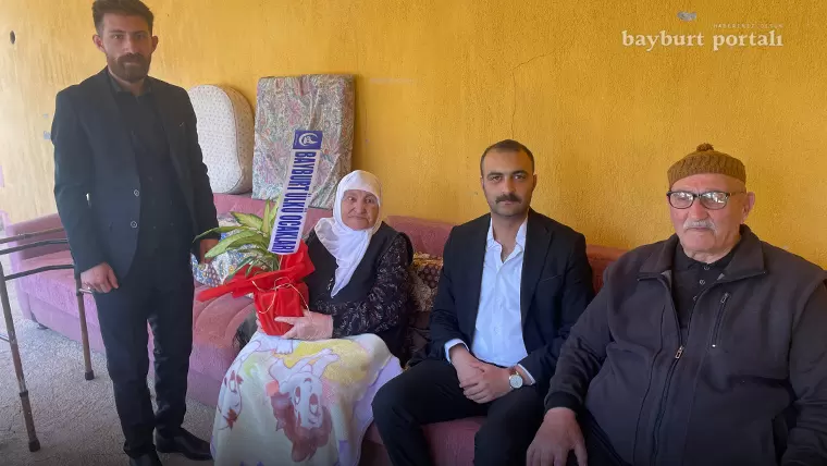 Ülkü Ocakları Bayburt İl Başkanlığı, şehit aileleriyle bayramlaştı