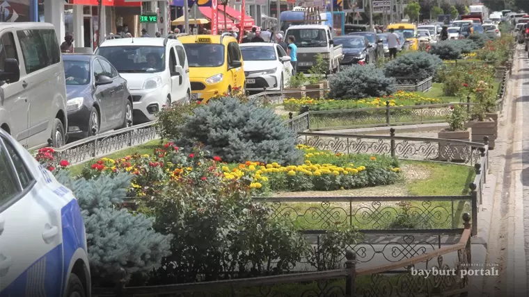 Araç sayısı sürekli artan Bayburt’ta sokaklar arabadan geçilmiyor