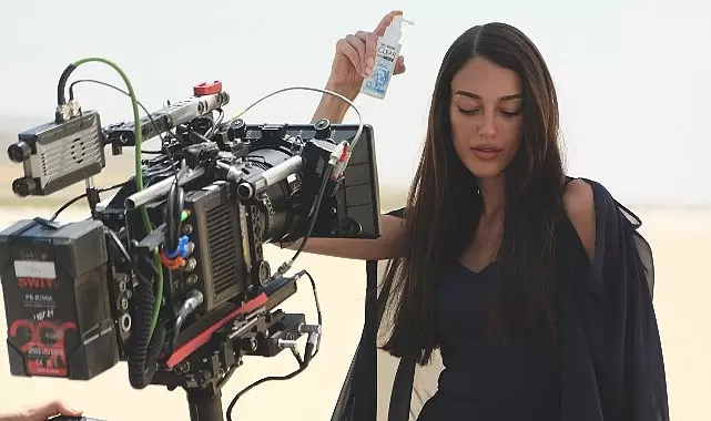 Dilan Çiçek Deniz, Tuz Gölü’nde doğal güzelliğiyle göz kamaştırdı!