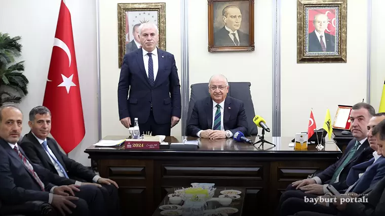 Milli Savunma Bakanı Güler, Bayburt Belediye Başkanı Memiş’i makamında ziyaret etti