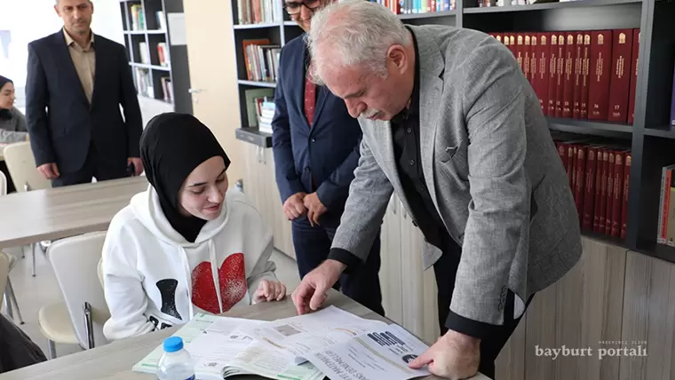 Aile Yaşam Merkezi Kütüphanesi, öğrencilerin ilgi odağı oluyor