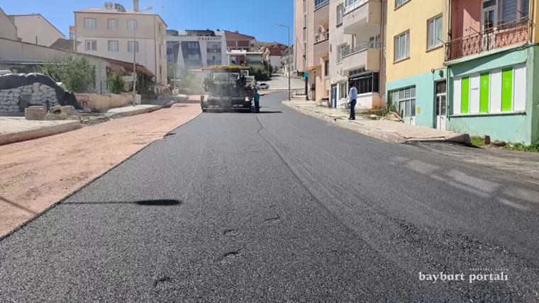 Bayburt Belediyesi’nden kış öncesi asfaltlama çalışmaları