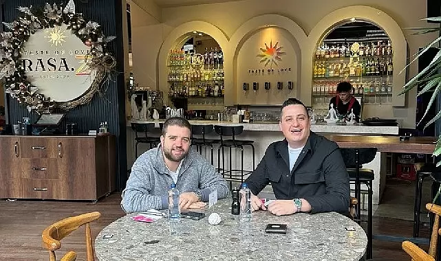 Ata Gönül ve Batuhan Erdem Yaza Veda Partisi Düzenledi