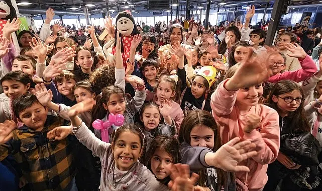 Çocuklar 'Kukla Marmelat'a bayıldı