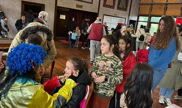 Gölcük Belediyesi tarafından düzenlenen “Ara Tatil Çocuk Şenliği, karne tatilindeki yüzlerce çocuğa unutulmaz anlar yaşattı.