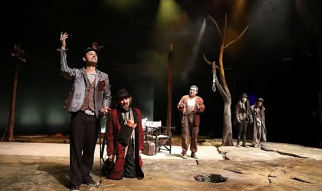 İstanbul Büyükşehir Belediyesi Şehir Tiyatroları, tiyatro sezonunun yeni haftasında 14 oyunla seyirci karşısına çıkıyor