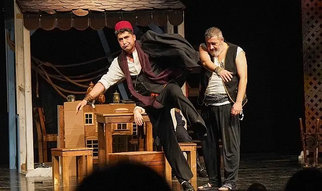 Taşlamalar oyunu Gaziemir’de kahkaha tufanı estirdi