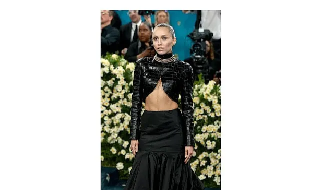 Gigi Hadid ve Miley Cyrus Met Gala'ya Maybelline New York ile hazırlandı