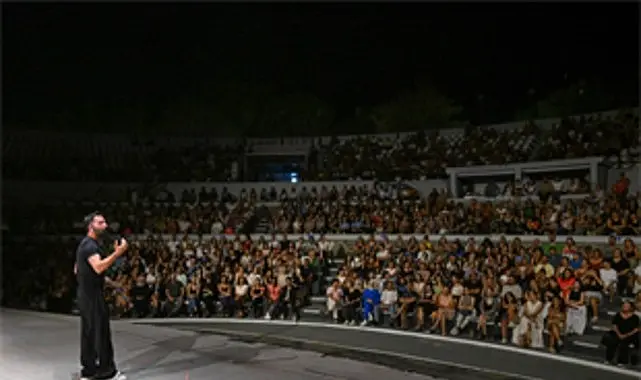 Aşkım Kapışmak ile İzmir Enternasyonal Fuarı’nda kahkaha dolu gece