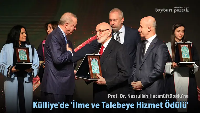 Prof. Dr. Nasrullah Hacımüftüoğlu’na Külliye’de ‘İlme ve Talebeye Hizmet Ödülü’