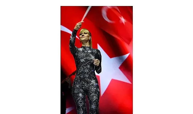 Derya Uluğ Lüleburgaz'da sahne aldı