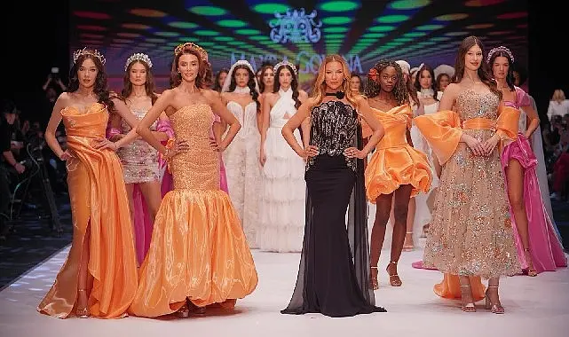 Özge Ulusoy ve Ceren Arslan'lı muhteşem defilede görsel şölen