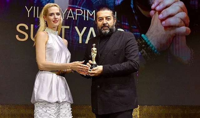 Suat Yanç 'Yılın En İyi Yapımcısı' ödülünü aldı