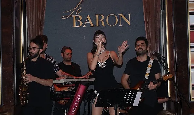 Ece Gürsel'den Le Baron sahnesinde yeni imaj