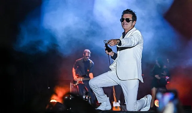 Teoman Söyledi, İzmir Eşlik Etti: Enternasyonal Fuar’da Unutulmaz Gece